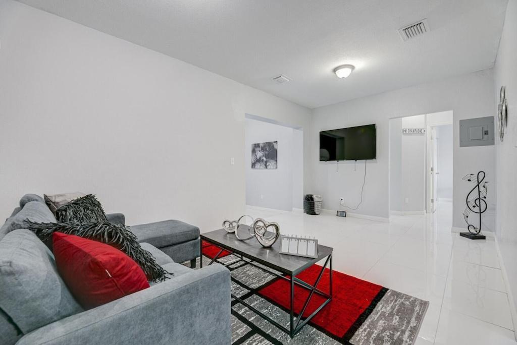 Deco Drive Miami • Near Hard Rock Stadium • South Beach • Wynwood Exterior photo